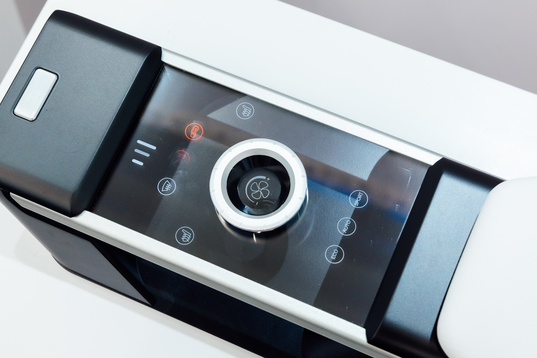 �ԘO���OӋ�����CrystalSense Console����������օ^���턓��ͻ�ƣ��������[���ں��s�����^�У������ÑҸ�ʽ���o���䲣������c�����|�X��?�����|�E���|݅���ֹ���r������ṩֱ�������h���Ļ������?��